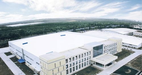 批量制造燈塔工廠 工業(yè)富聯(lián)發(fā)布十大數(shù)字化轉(zhuǎn)型標(biāo)桿案例，助力經(jīng)緯編布銷售行業(yè)升級(jí)